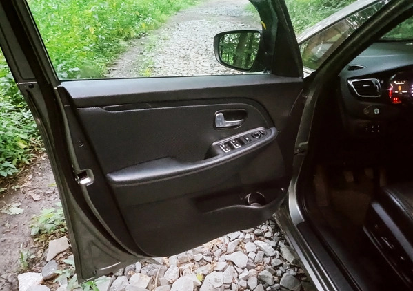 Kia Carens cena 42000 przebieg: 230000, rok produkcji 2015 z Myślenice małe 781
